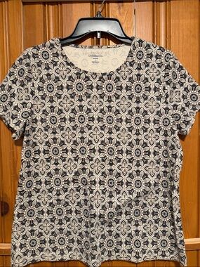 croft & barrow Black and Cream Floral Geometric Short Sleeve Top